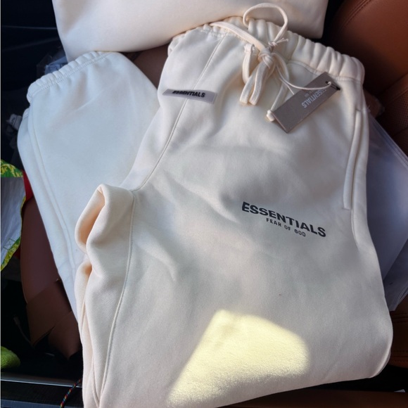 Fear of God Essentials Off-White whole set (unisex because it fits women too) - Picture 4 of 6